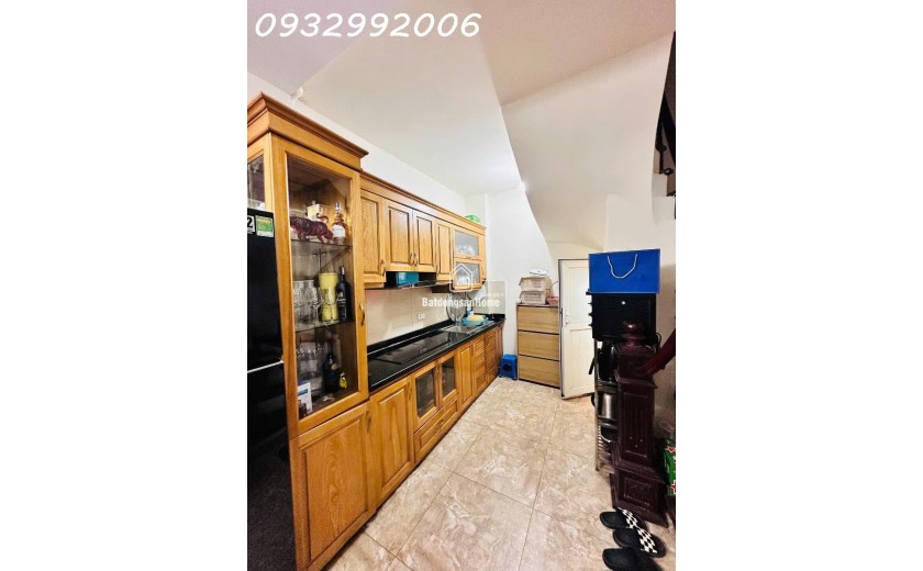 Cần bán nhà Cầu Giấy VỊ TRÍ ĐẸP nhà ở luôn 5 tầng x30m 6.8 tỉ