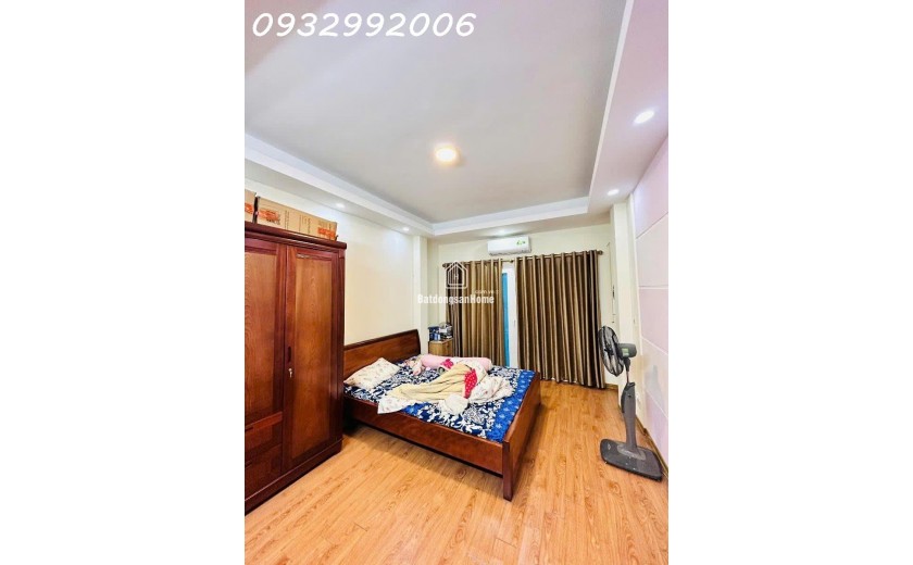 Cần bán nhà Cầu Giấy VỊ TRÍ ĐẸP nhà ở luôn 5 tầng x30m 6.8 tỉ