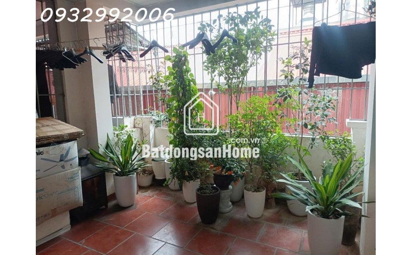 Cần bán nhà Cầu Giấy VỊ TRÍ ĐẸP nhà ở luôn 5 tầng x30m 6.8 tỉ