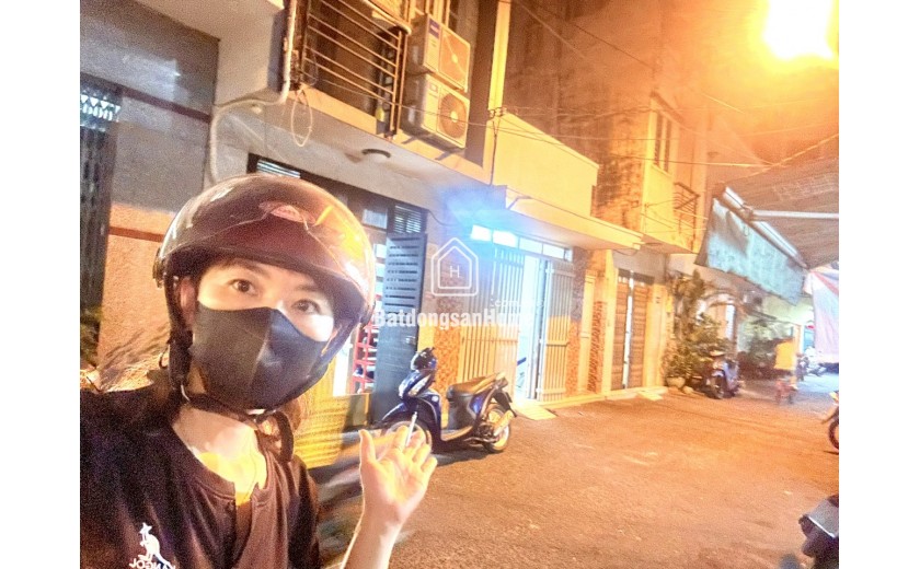 BÁN NHÀ ĐƯỜNG SỐ P4.Q4- HẺM LỚN XE TẢI QUAY ĐẦU THOẢI MÁI - KHU VỰC KINH DOANH ĐƯỢC NHIỀU MẶT HÀNG.