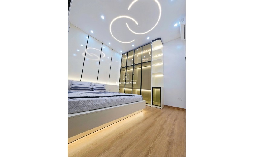 KIM GIANG KIM GIANG 45M 5 TẦNG MT 3.6M Ô TÔ QUA 15M RA Ô TÔ TRÁNH FUN NỘI THẤT GẦN TRƯỜNG CHỢ Ở SƯỚNG NHỈNH 11 TỶ