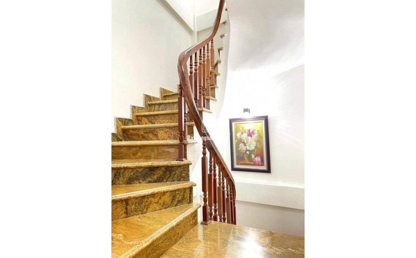 BÁN NHANH NHÀ ĐẸP CẦU GIẤY, DÂN XÂY, ÔTÔ ĐỖ CỬA, 2 THOÁNG, DT 52M2x 5 TẦNG NHỈNH 12 TỶ