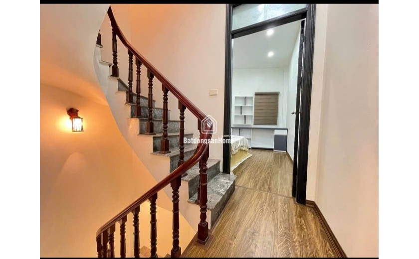 Nhà dân xây Ngọc thụy - 52m - 5 tầng , mt 5m - CHỈ 6,7 tỷ , gần Việt pháp, Khai Sơn, ô tô đỗ cổng