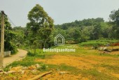 Bán mảnh đất xây nhà vườn nghỉ dưỡng, DT 1500m2 đẹp, thoáng, 2 mặt đường, mặt tiền 27m, có thể chia 2 lô tại Yên Bài, Ba Vì