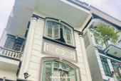 Cần bán nhà Cầu Giấy - Lô Góc - Gần phố - Vị Trí vip - Giá đầu tư chỉ chưa đến 200tr/m - - Dt 106m x 3 Tầng x Mt 5.6m - Giá 19.5 tỷ