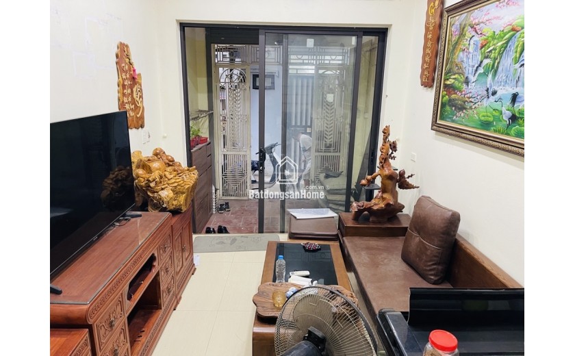 Bán nhà Ngõ 69 Đức Giang. 36m x 5T chỉ hơn 5 tỷ chút còn tl. LH 0936123469