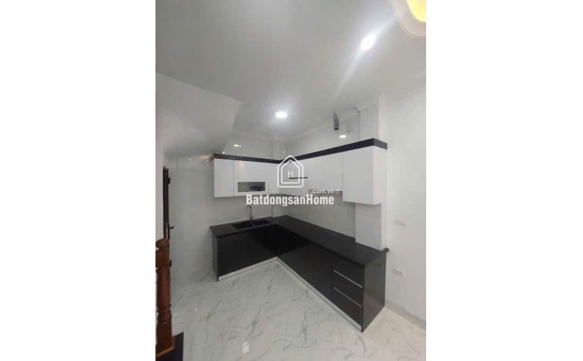 Nhà đẹp Nguyễn Văn Linh hơn 4 tỷ, 30m2, MT 4m, 5 tầng, gần ô tô