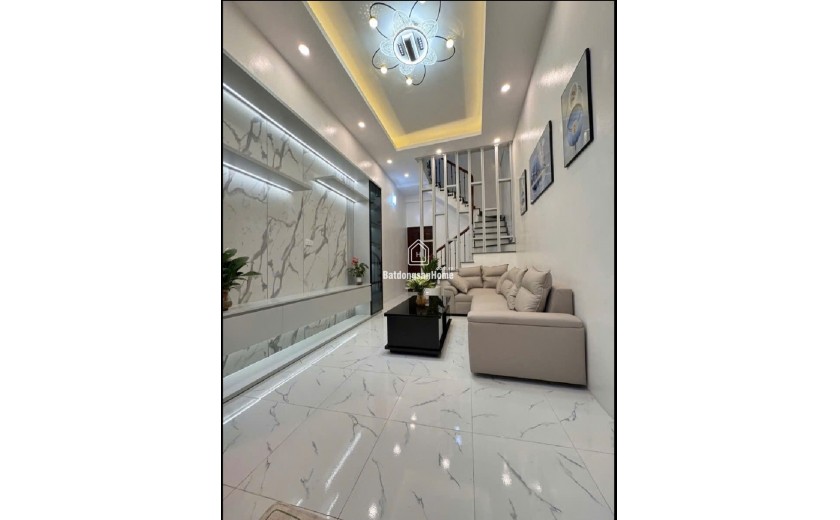 NHÀ ĐẸP PHỐ TÔN ĐỨC THẮNG-TRUNG TÂM ĐỐNG ĐA-CÁCH PHỐ 30M-NGÕ THÔNG -TẶNG NỘI THẤT XỊN