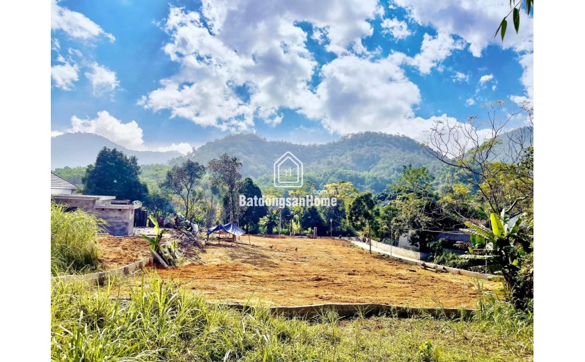 Mảnh đất Yên Bài, Ba Vì làm nhà vườn nghỉ dưỡng, DT 1500m2 thoáng 4 mặt, 2 mặt đường, mặt tiền gần 30m, có thể chia làm 2 căn