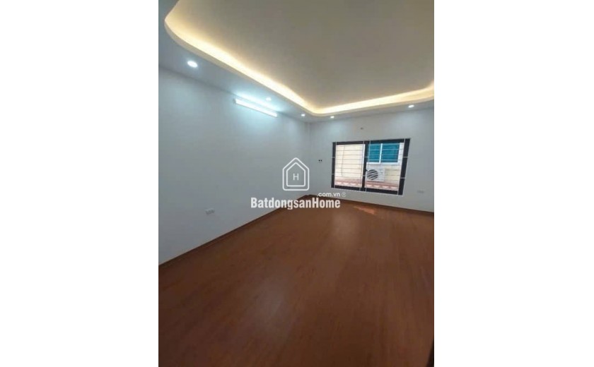 Nhà đẹp Nguyễn Văn Linh hơn 4 tỷ, 30m2, MT 4m, 5 tầng, gần ô tô