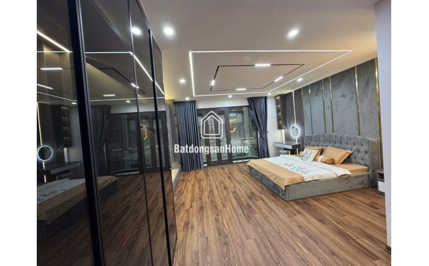 NHÀ MỚI THANG MÁY -GARA - TRUNG TÂM NGUYỄN SƠN - LONG BIÊN - NHÀ QUÁ ĐẸP FULL NỘI THẤT - 19,5 TỶ