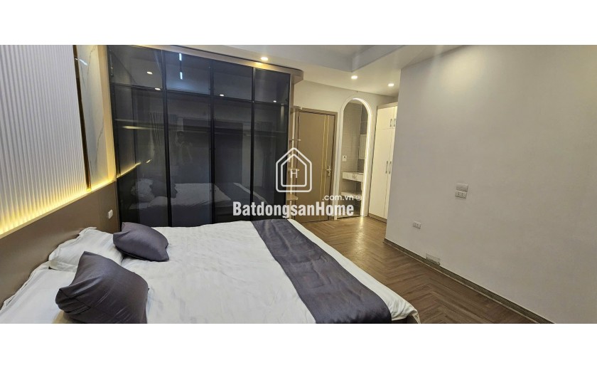 Bán Gấp Nhà Phố Xuân La, Quận Tây Hồ , 40M2 , 6 Tầng ,Gía Chỉ 8,8 Tỷ