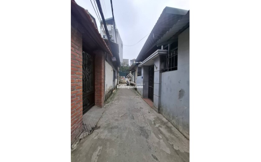 Bán đất tặng nhà C4 ngõ 26 Thượng Thanh, 50m x 4m oto tận cửa chỉnh nhỉnh 5 tỷ. LH 0936123469