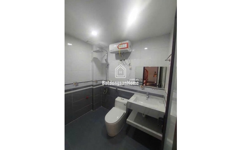 Nhà đẹp Nguyễn Văn Linh hơn 4 tỷ, 30m2, MT 4m, 5 tầng, gần ô tô