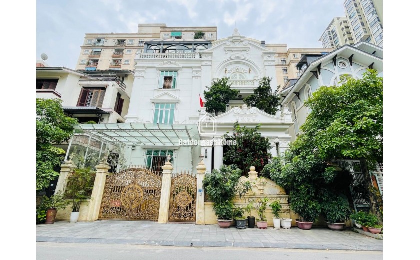 Biệt thự trung tâm bán đảo Linh Đàm gần hồ điều hòa, DT 254m2, 10 phòng ngủ, giá chỉ 6x tỷ