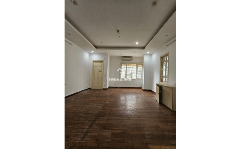 BÁN NHÀ PHỐ NGUYỄN CHÁNH, CẦU GIẤY, LÔ GÓC, ĐƯỜNG RỘNG, Ô TÔ TẢI QUAY ĐẦU TRƯỚC NHÀ, MẶT TIỀN RỘNG HƠN 5M, CÁCH PHỐ 30M.