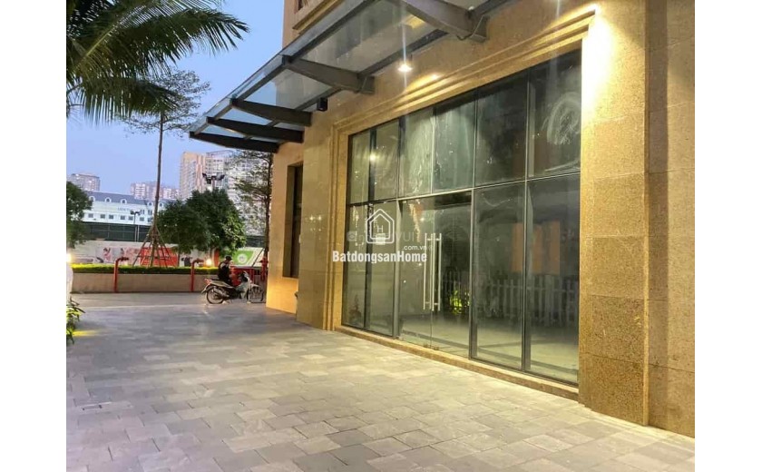 Shophouse khối đế tòa CT8 Emerald Mỹ Đình Sông Đà, cho thuê dòng tiền thu về 80 triệu/tháng.