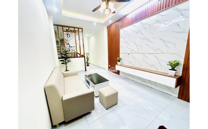 Bán nhà Lĩnh Nam 52 m5 Tầng 6 Ngủ nhỉnh 8 Tỷ.