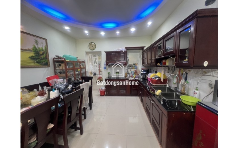 Bán Nhà Đẹp Đường Nhánh Bùi Tá Hán – Hầm Lửng 2 Lầu ST – Chỉ 18.2 Tỷ