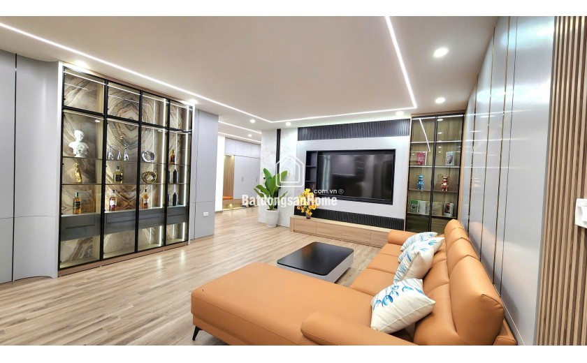Căn hộ sky villa 3 ngủ 3 WC, dt 181m2, tòa 25T1 Trung Hòa, nội thất mới đẹp long lanh đẳng cấp 5 sao