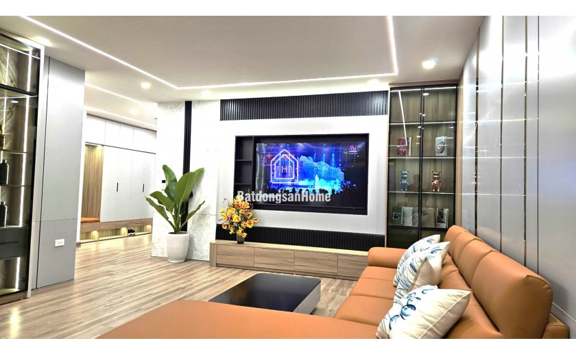 Căn hộ skyvilla 3 ngủ 3 WC, dt 181m2, tòa 25T1, tòa vip nhất khu Trung Hòa - Nhân Chính