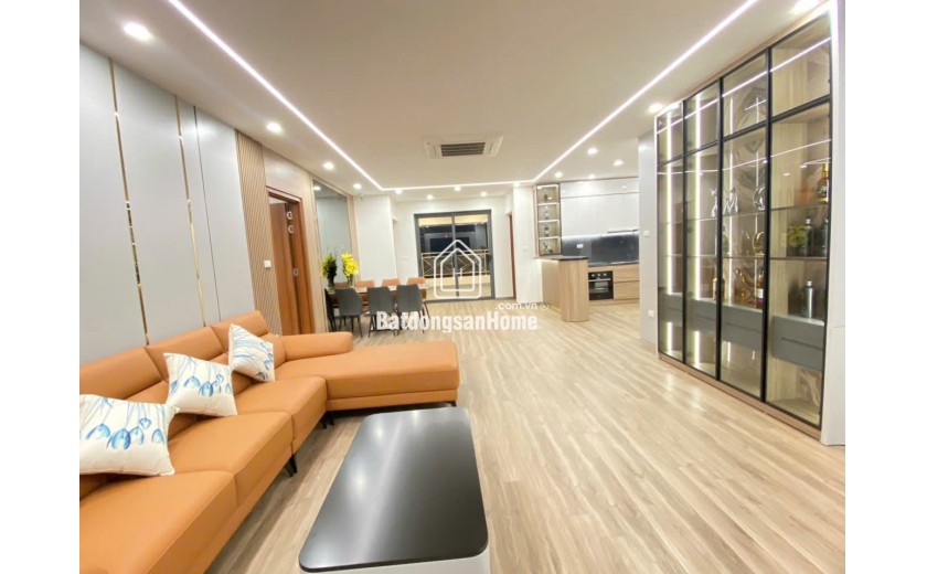 Căn hộ skyvilla 3 ngủ 3 WC, dt 181m2, tòa 25T1, tòa vip nhất khu Trung Hòa - Nhân Chính