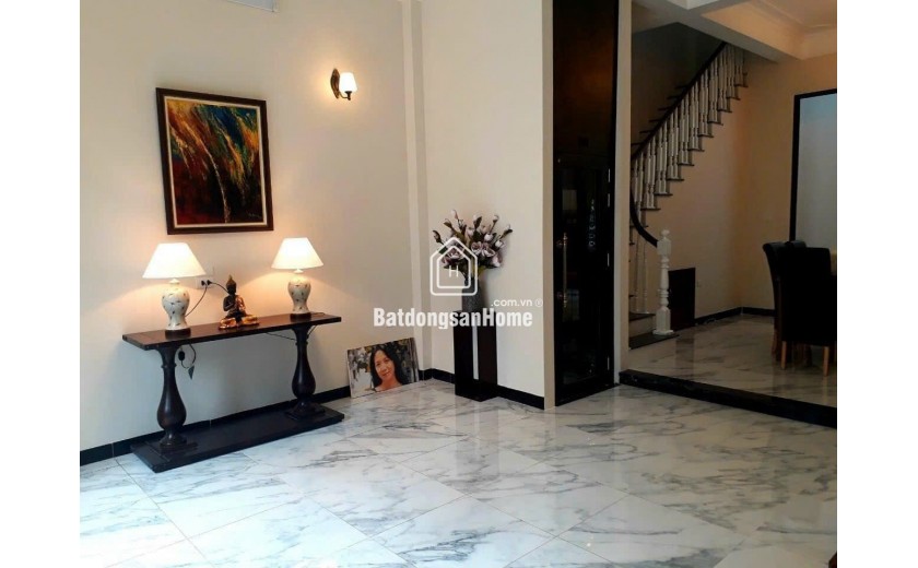 Cực hiếm - Hơn 10 tỷ - Nhà dân xây Ngô Gia Tự - 55m thang máy, ô tô đỗ cửa, vào nhà , mt 5m - Ngõ thông,