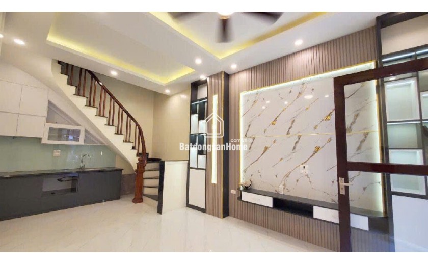 TÔN ĐỨC THẮNG 36 M, 3 TÂNG, 3 NGỦ, 2 WC, NHÀ CHẮC CHẮN KIÊN CỐ, THOÁNG SÁNG, GIẾNG TRỜI VƯỢNG KHÍ. CHỈ 5,5 .SỔ ĐỎ CC, VUÔNG ĐẸP, KHU VỰC DÂN CƯ PHÁT TRIỂN, TIỀM NĂNG TĂNG GIÁ HÀNG NGÀY.LH EM HOÀNG: 0975948906