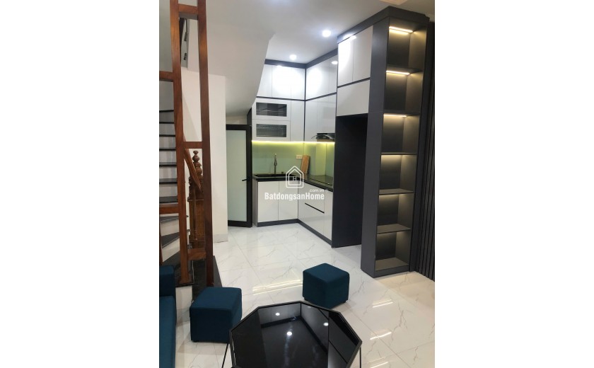 TÔN ĐỨC THẮNG 36 M, 3 TÂNG, 3 NGỦ, 2 WC, NHÀ CHẮC CHẮN KIÊN CỐ, THOÁNG SÁNG, GIẾNG TRỜI VƯỢNG KHÍ. CHỈ 5,5 .SỔ ĐỎ CC, VUÔNG ĐẸP, KHU VỰC DÂN CƯ PHÁT TRIỂN, TIỀM NĂNG TĂNG GIÁ HÀNG NGÀY.LH EM HOÀNG: 0975948906