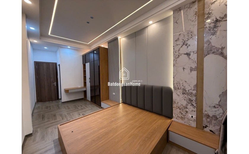 TÔN ĐỨC THẮNG 36 M, 3 TÂNG, 3 NGỦ, 2 WC, NHÀ CHẮC CHẮN KIÊN CỐ, THOÁNG SÁNG, GIẾNG TRỜI VƯỢNG KHÍ. CHỈ 5,5 .SỔ ĐỎ CC, VUÔNG ĐẸP, KHU VỰC DÂN CƯ PHÁT TRIỂN, TIỀM NĂNG TĂNG GIÁ HÀNG NGÀY.LH EM HOÀNG: 0975948906