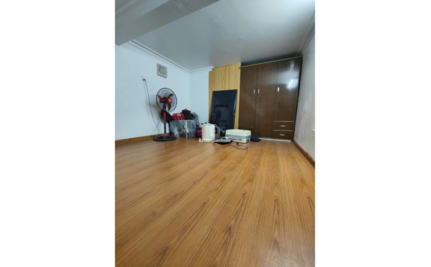 Hiếm!  Quốc Tử Giám 25 m, 4 tầng, 3 ngủ, 3 vệ sinh,80 m ra ô tô, khu vực vịp Đống Đa, sổ đỏ cc, 
3,7 tỷ