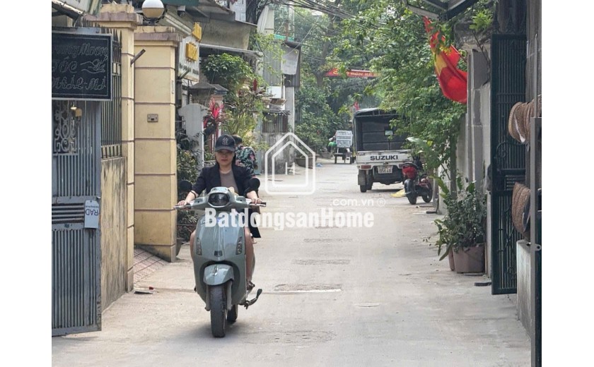 Nhà đường đôi Phú Thượng đối diện Ciputra ô tô trong nhà, dt 80m2, mt 7m, 8 tầng thang máy, giá chỉ 1x tỷ