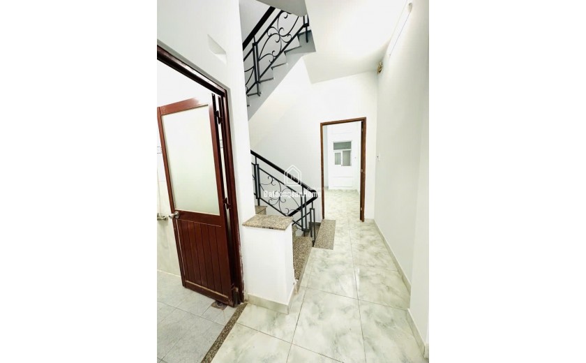 Bán Nhà Hẻm 6m Đường Hoàng Bật Đạt,Tân Bình, DT4x15m,3Tầng,4PN,3WC.