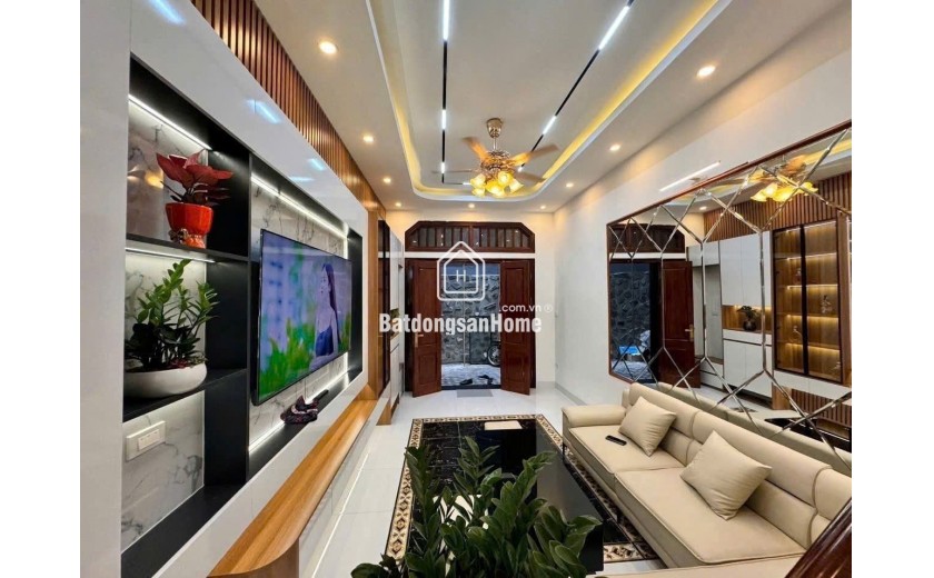 Nhà Đẹp Phố Quan Hoa Tặng Full Nội Thất DT 36m2 4 tầng mt 3.4m Giá 8.99 tỷ
