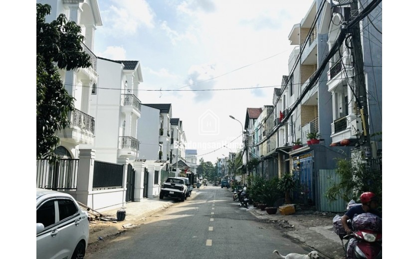 Bán nhà mặt phố Bình Chiểu, Thủ Đức, 105m², 6.7 tỷ, 3 tầng, 4PN, 5WC