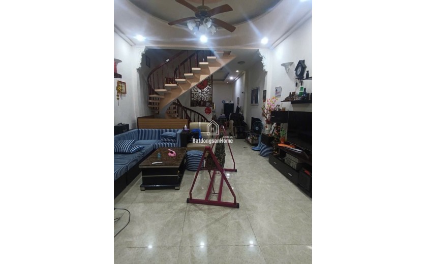 Bán nhà mặt phố Q.9, 77m², 7.4 tỷ, 3PN, sổ hồng