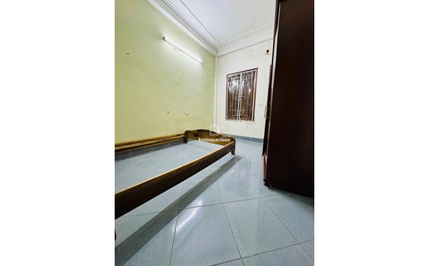 HƠN 5 TỶ-NHÀ 204 KIM GIANG-36M X 4 TẦNG; MT=10M; 2 THOÁNG-4 NGỦ Ở NGAY