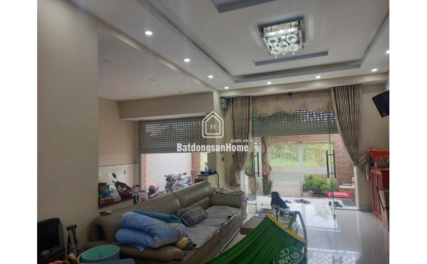 Bán nhà mặt phố Q.9, 140m², 3 tầng, 4PN, 9.35  tỷ, sổ hồng