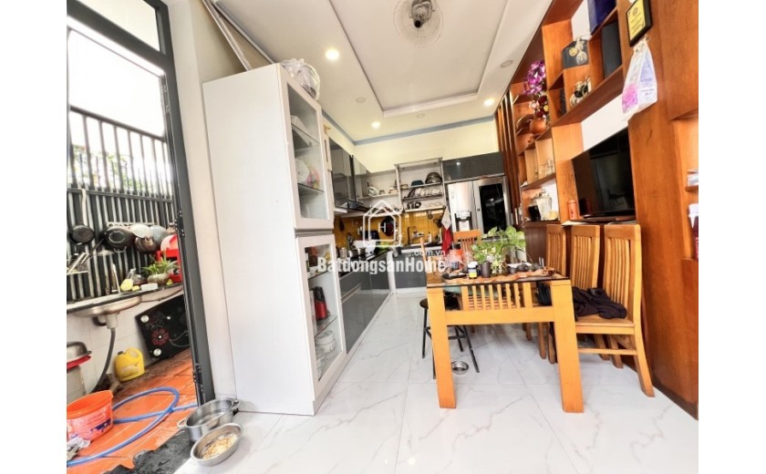 Bán nhà 60m², 4PN, 3WC, Linh Xuân, Thủ Đức, 5.2 tỷ, sổ hồng