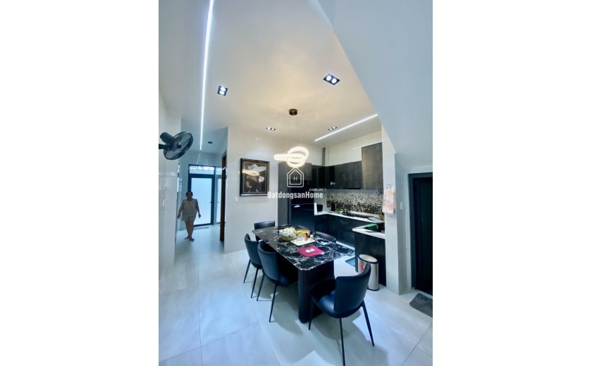 Bán nhà 80m², 5PN, 5WC, 4 tầng, Q.9, 7.4 tỷ, sổ hồng
