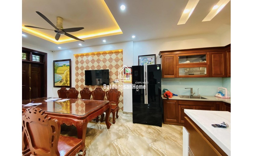 Bán nhà  phân lô Lạc Long Quân thang máy - kinh doanh –văn phòng 96 M 6tầng 27.2 tỷ