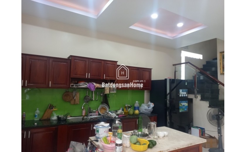 Bán nhà mặt phố Q.9, 140m², 3 tầng, 4PN, 9.35  tỷ, sổ hồng