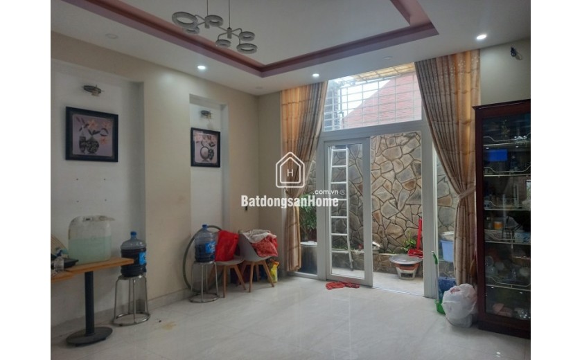 Bán nhà mặt phố Q.9, 140m², 3 tầng, 4PN, 9.35  tỷ, sổ hồng