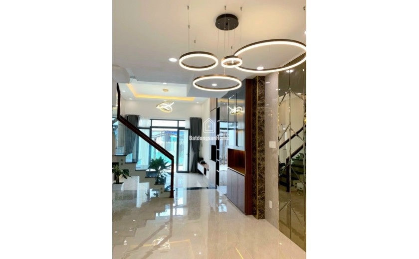 Bán nhà 4 tầng, 90m², 4PN, 5WC, Q.2, 8.2 tỷ, sổ hồng