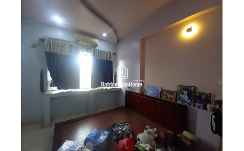 Bán nhà mặt phố Q.9, 140m², 3 tầng, 4PN, 9.35  tỷ, sổ hồng