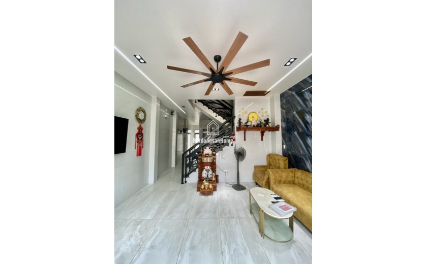 Bán nhà 80m², 5PN, 5WC, 4 tầng, Q.9, 7.4 tỷ, sổ hồng