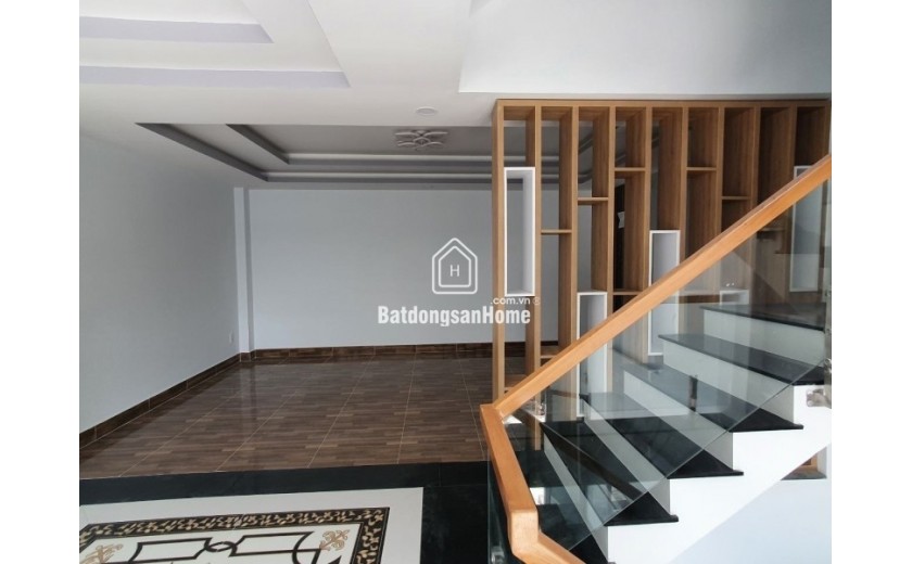 Bán nhà mặt phố Võ Văn Hát, Q.9, 60m², 4 tầng, 6.1 tỷ, sổ hồng