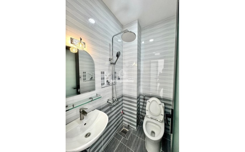 Bán nhà mặt phố Bình Chiểu, Thủ Đức, 105m², 6.7 tỷ, 3 tầng, 4PN, 5WC