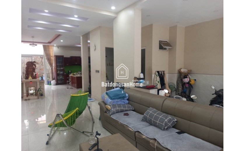 Bán nhà mặt phố Q.9, 140m², 3 tầng, 4PN, 9.35  tỷ, sổ hồng