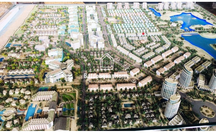 Bán đất lô đất khách sạn Bãi Trường 2300m2 lô góc hai mặt tiền view biển lh 0939439474